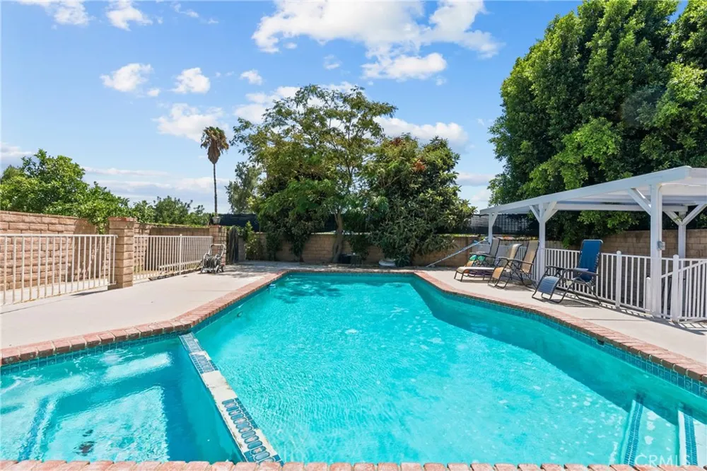 18012 Raymer Northridge, CA 91325
