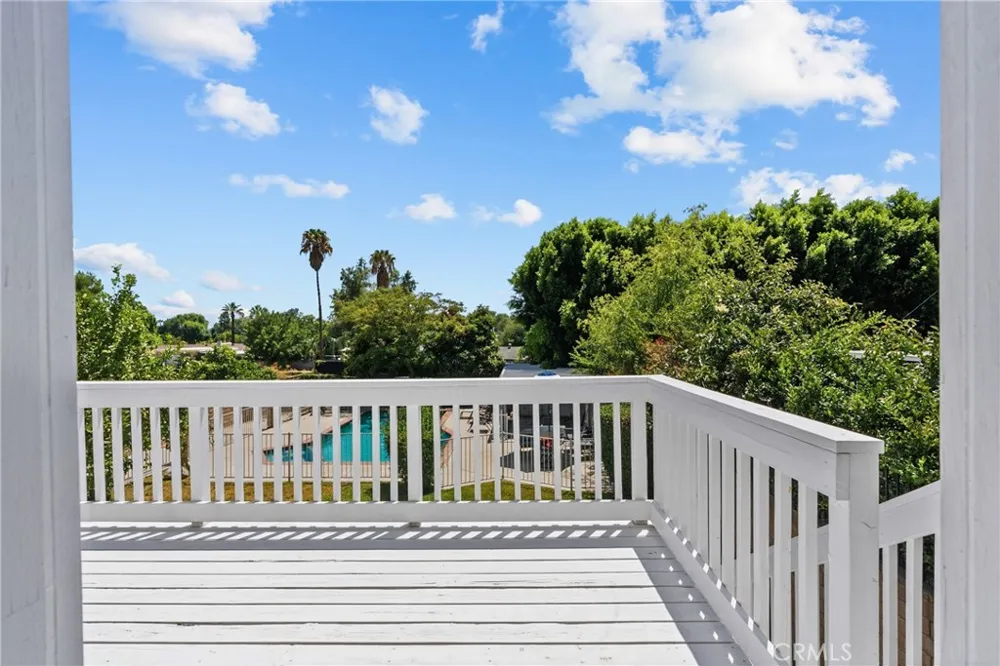 18012 Raymer Northridge, CA 91325
