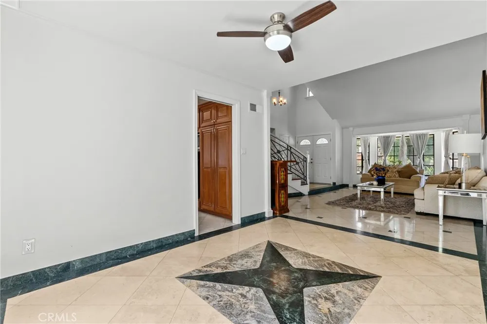 18012 Raymer Northridge, CA 91325