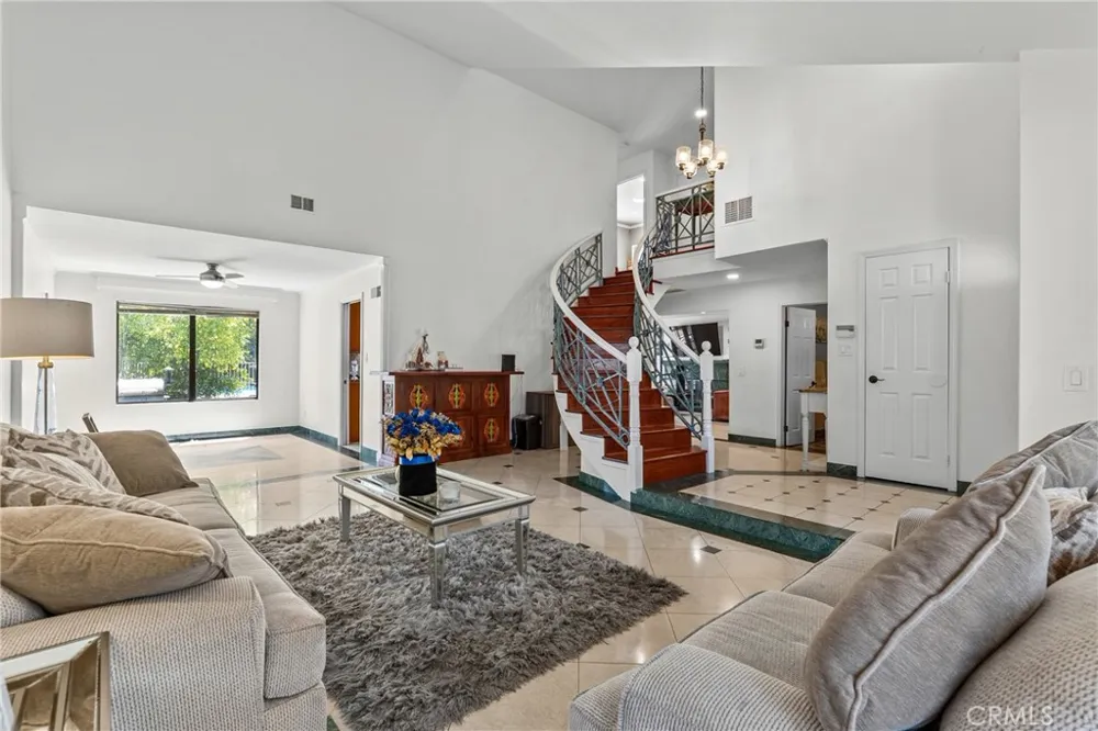 18012 Raymer Northridge, CA 91325