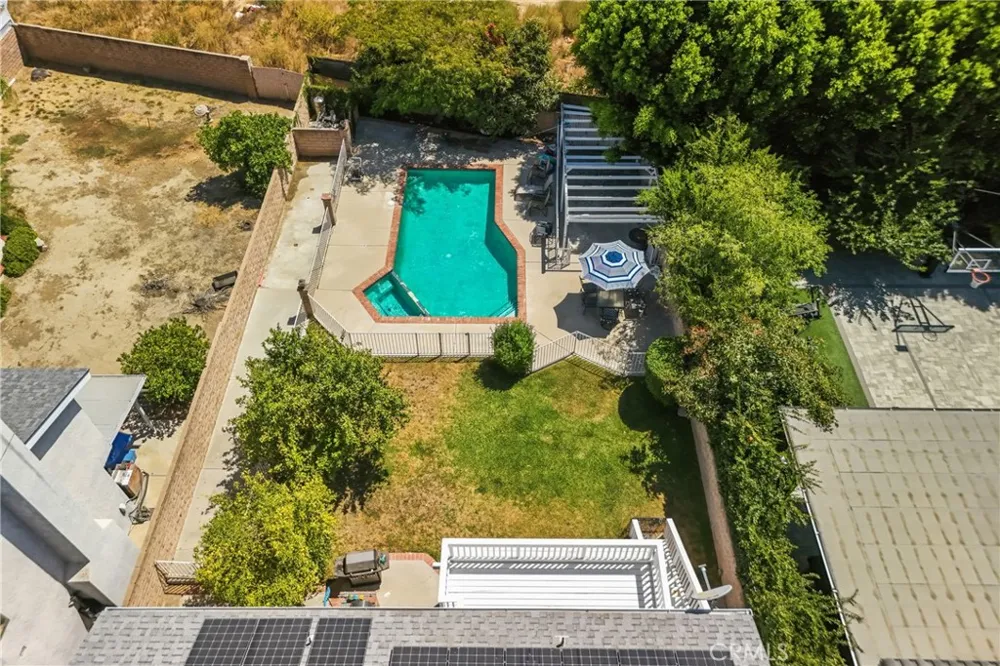 18012 Raymer Northridge, CA 91325
