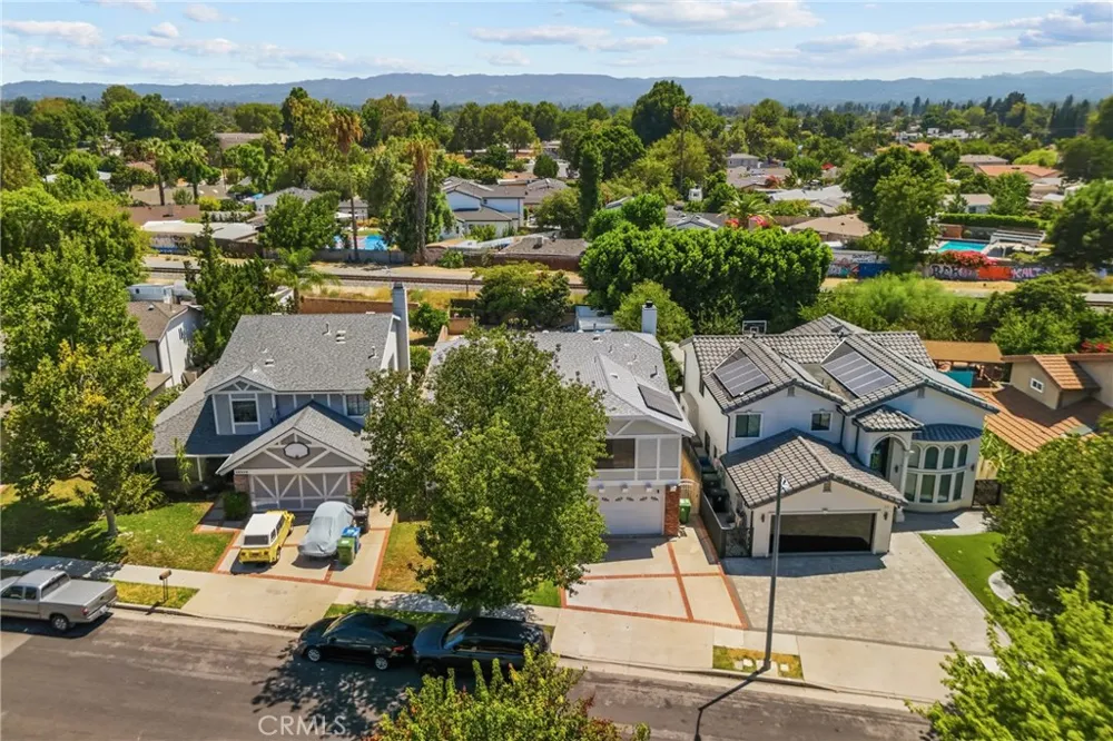 18012 Raymer Northridge, CA 91325