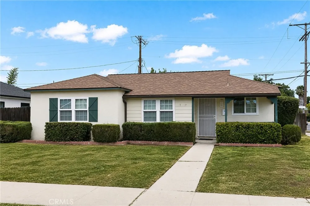 7002 Aura Reseda, CA 91335