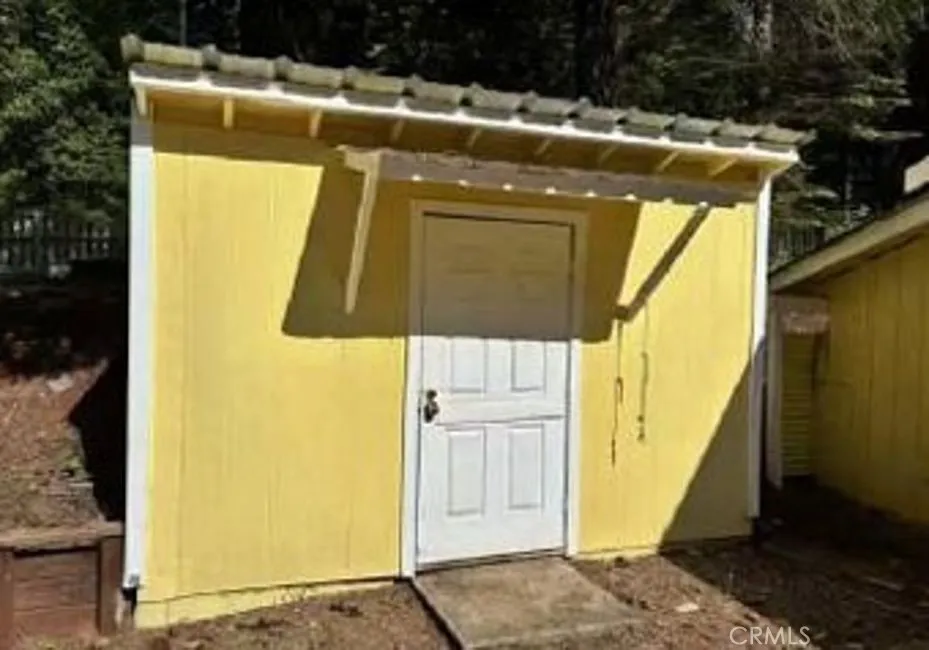 17582 New York House Brownsville, CA 95919