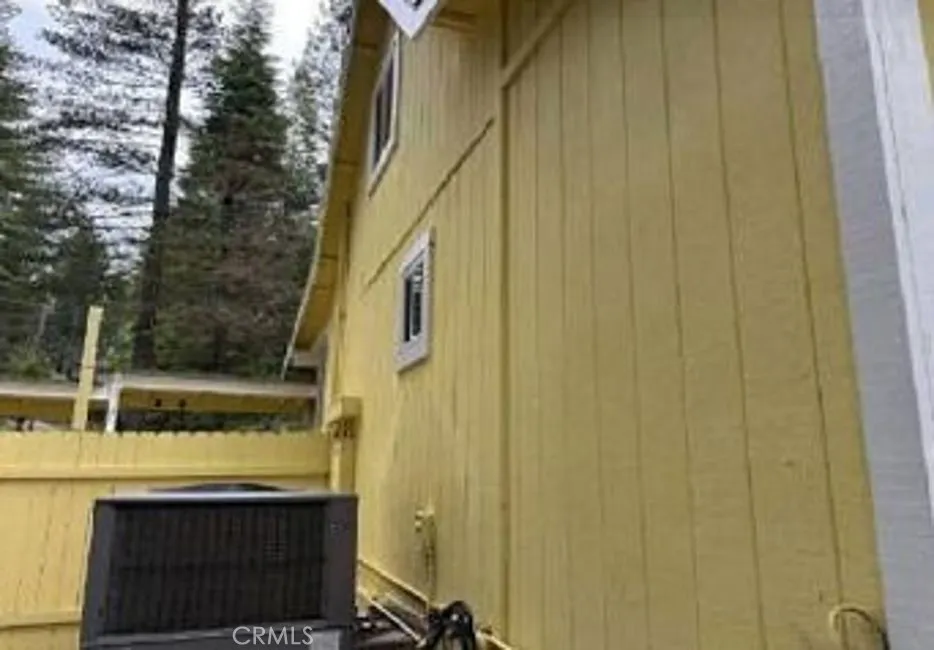 17582 New York House Brownsville, CA 95919