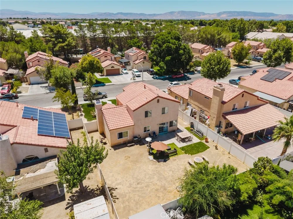 1745 E Norberry Street Lancaster, CA 93535