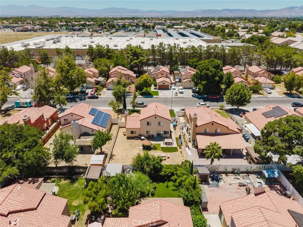 1745 E Norberry Street Lancaster, CA 93535
