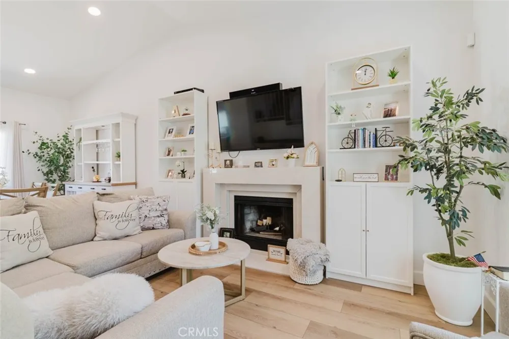 1745 E Norberry Street Lancaster, CA 93535