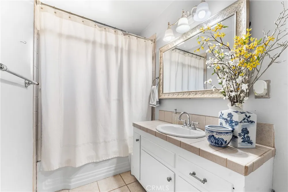 44449 Loneoak Lancaster, CA 93534