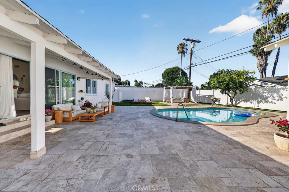 9242 Whitaker Northridge, CA 91343