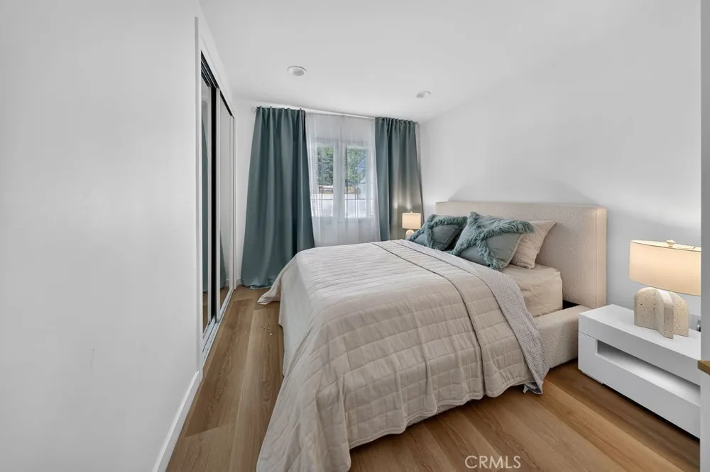 9242 Whitaker Northridge, CA 91343