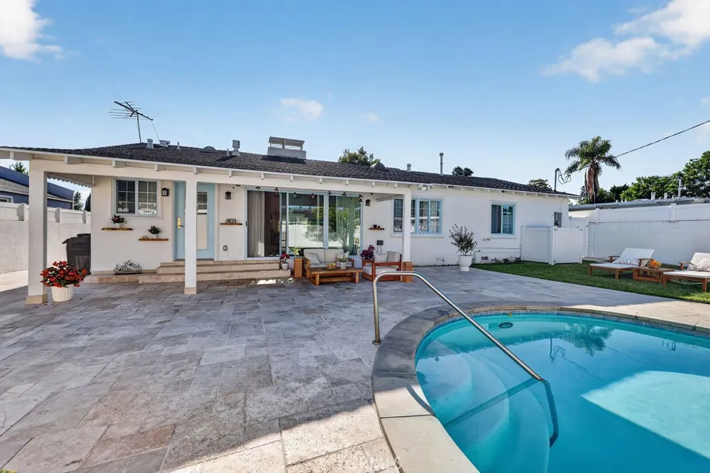 9242 Whitaker Northridge, CA 91343