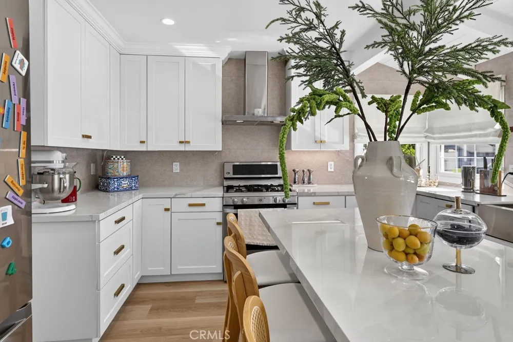 9242 Whitaker Northridge, CA 91343