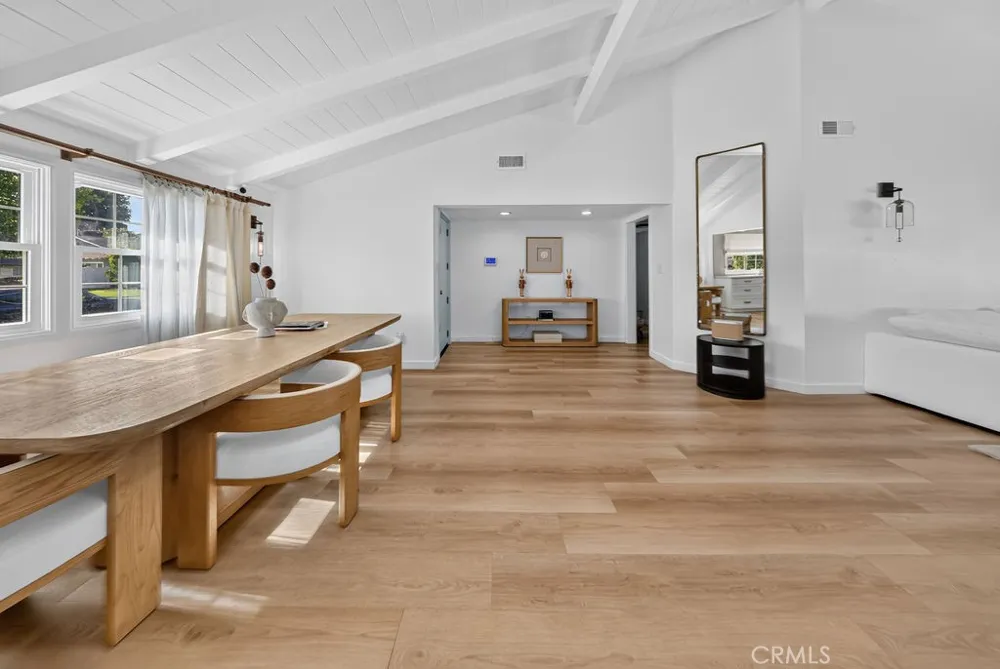 9242 Whitaker Northridge, CA 91343