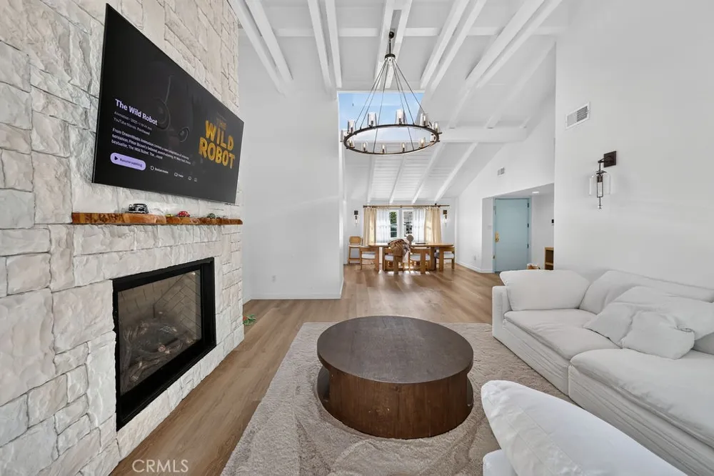9242 Whitaker Northridge, CA 91343