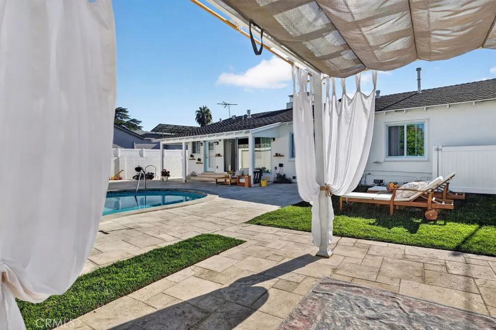 9242 Whitaker Northridge, CA 91343
