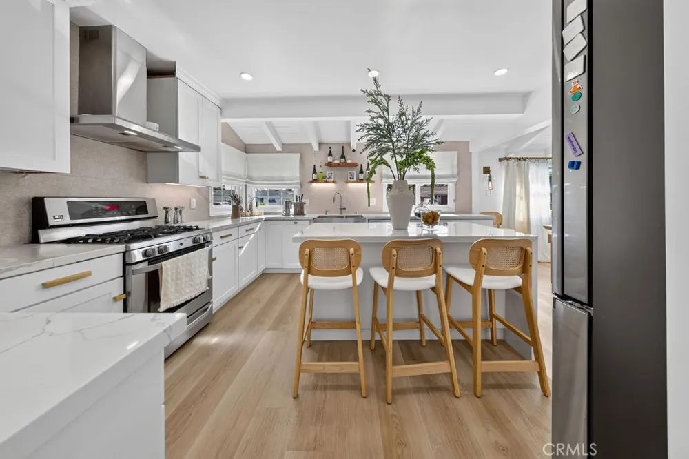 9242 Whitaker Northridge, CA 91343