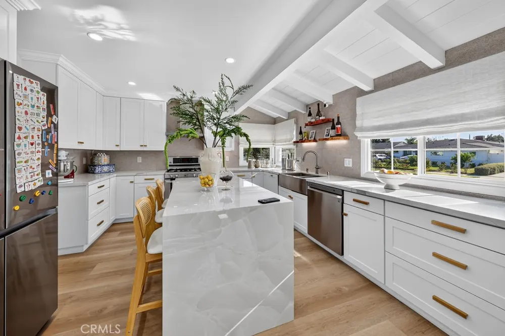 9242 Whitaker Northridge, CA 91343