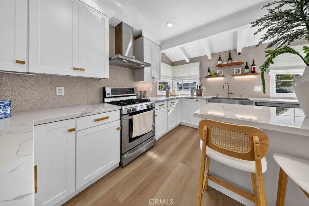9242 Whitaker Northridge, CA 91343