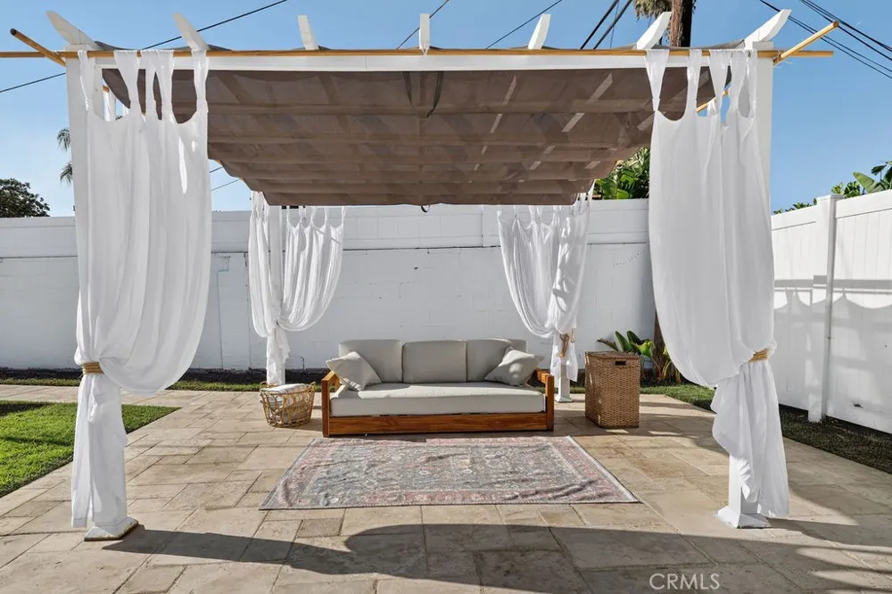 9242 Whitaker Northridge, CA 91343