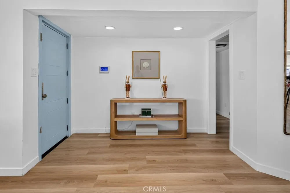 9242 Whitaker Northridge, CA 91343