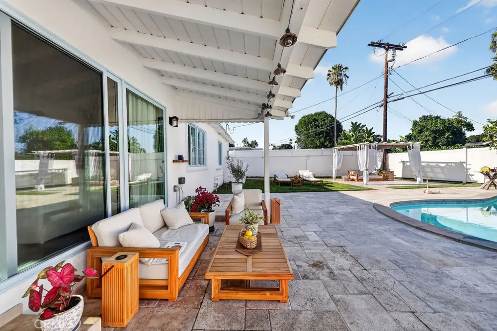 9242 Whitaker Northridge, CA 91343