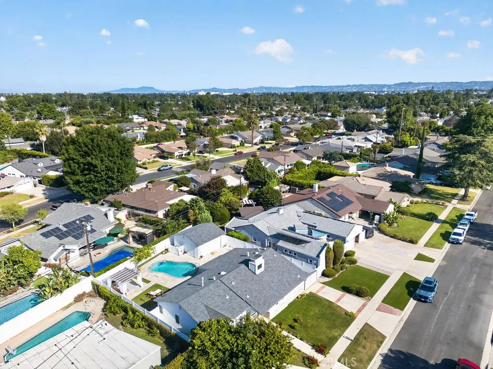 9242 Whitaker Northridge, CA 91343