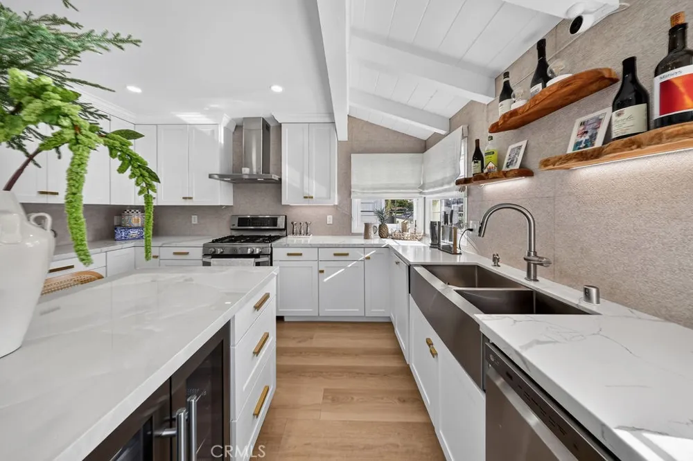 9242 Whitaker Northridge, CA 91343