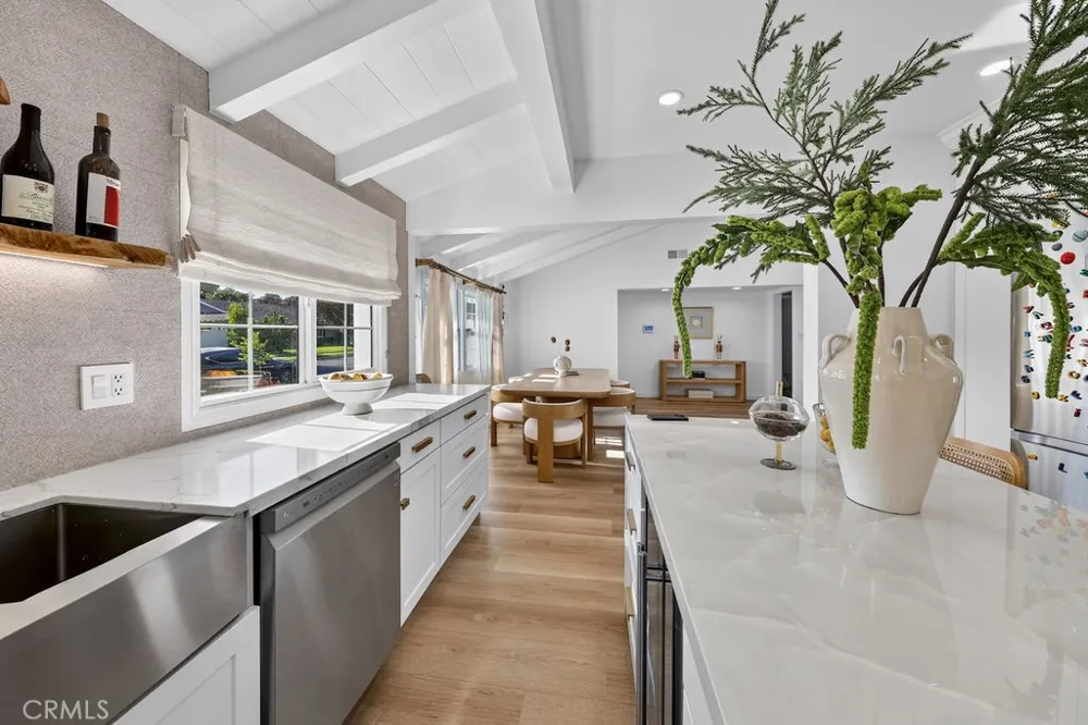 9242 Whitaker Northridge, CA 91343