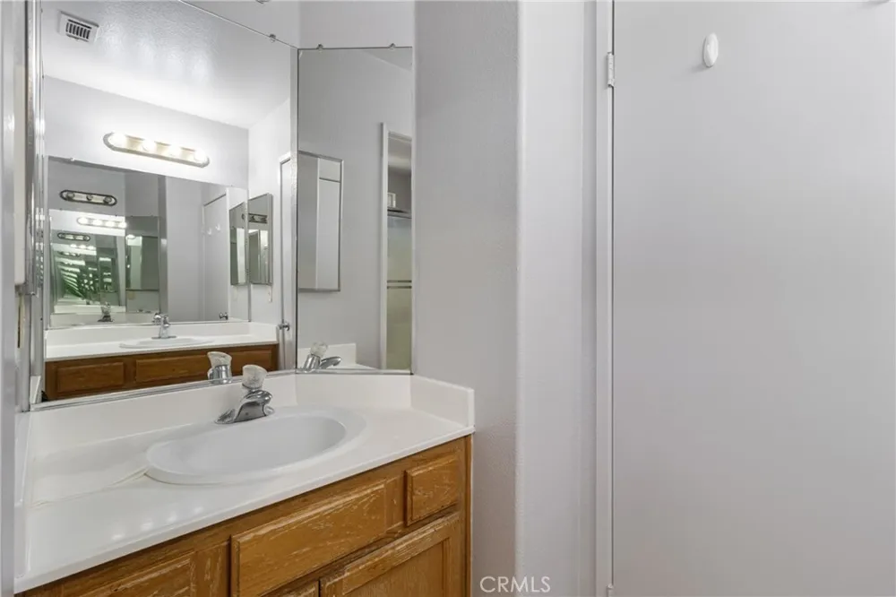 9193 Burnet Avenue North Hills, CA 91343