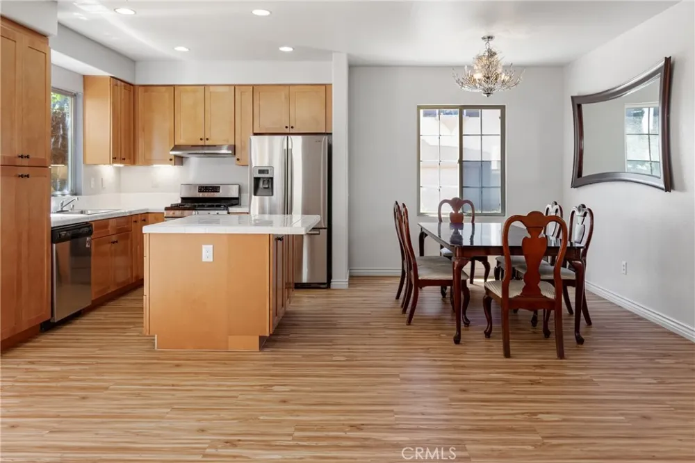 9193 Burnet Avenue North Hills, CA 91343