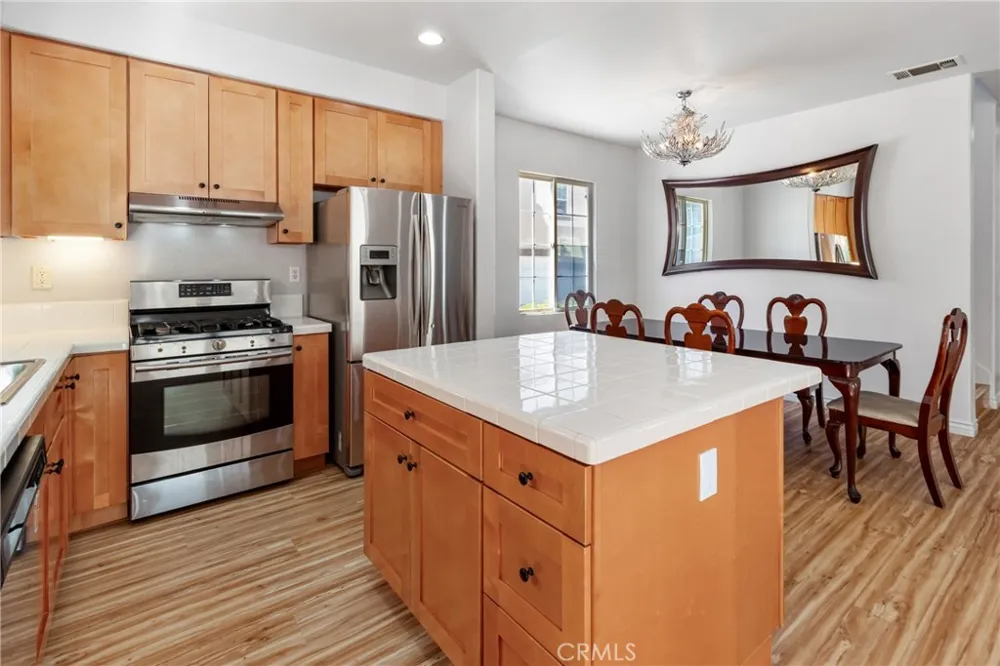9193 Burnet Avenue North Hills, CA 91343