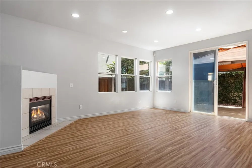 9193 Burnet Avenue North Hills, CA 91343