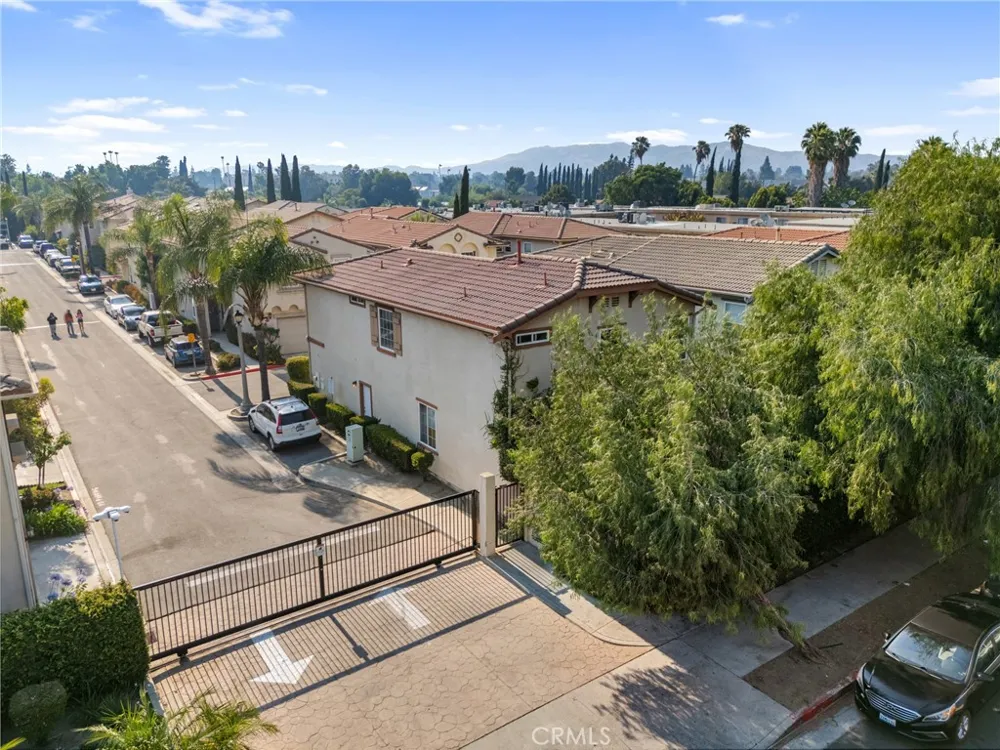 9193 Burnet Avenue North Hills, CA 91343