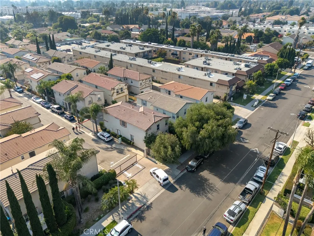 9193 Burnet Avenue North Hills, CA 91343