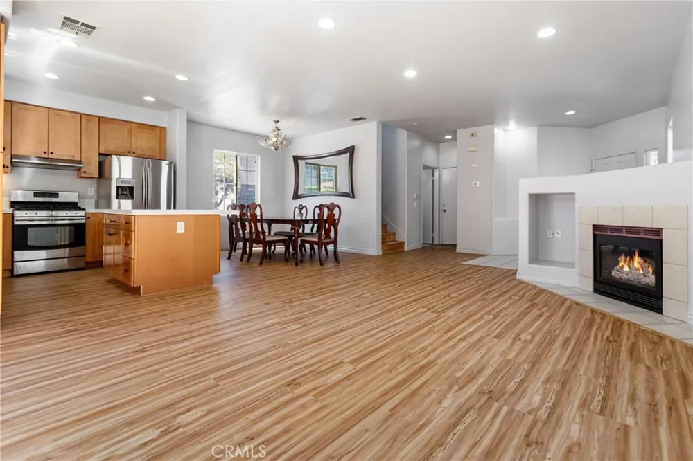 9193 Burnet Avenue North Hills, CA 91343