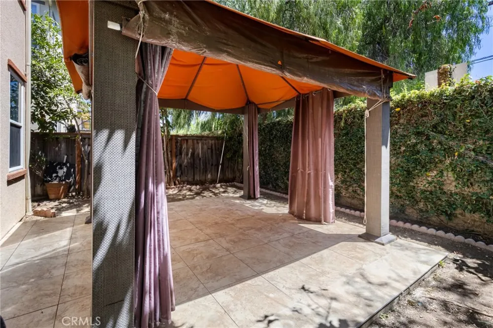 9193 Burnet Avenue North Hills, CA 91343