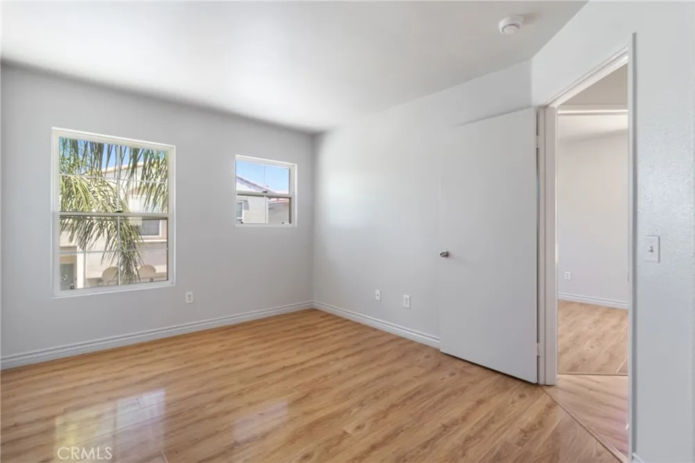 9193 Burnet Avenue North Hills, CA 91343