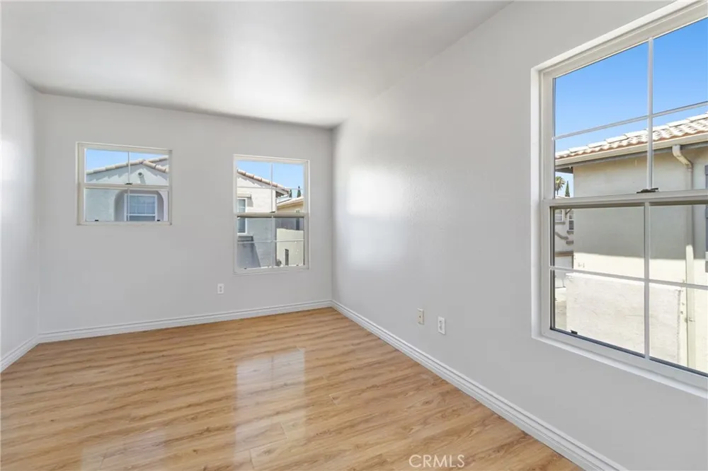 9193 Burnet Avenue North Hills, CA 91343