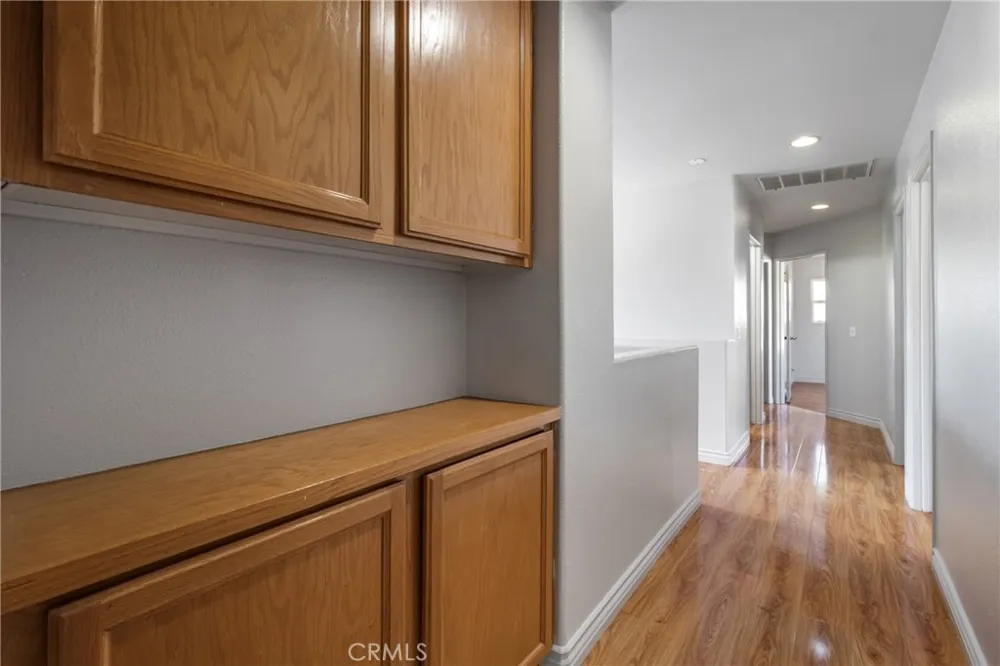 9193 Burnet Avenue North Hills, CA 91343