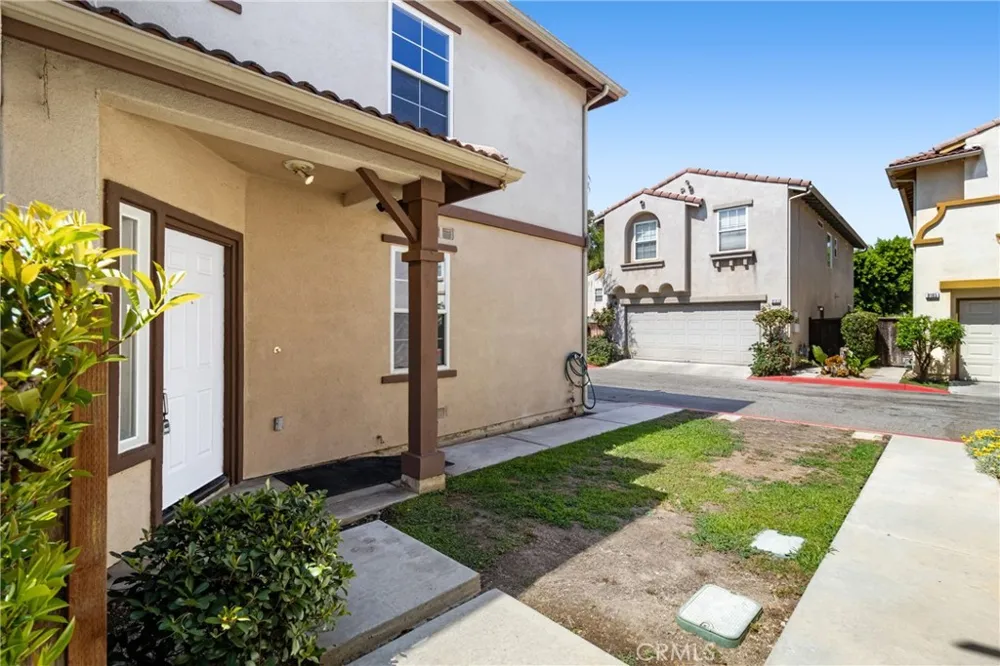 9193 Burnet Avenue North Hills, CA 91343