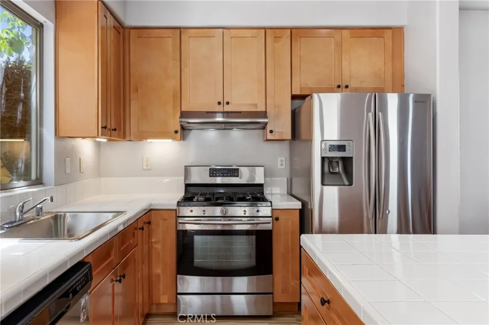 9193 Burnet Avenue North Hills, CA 91343