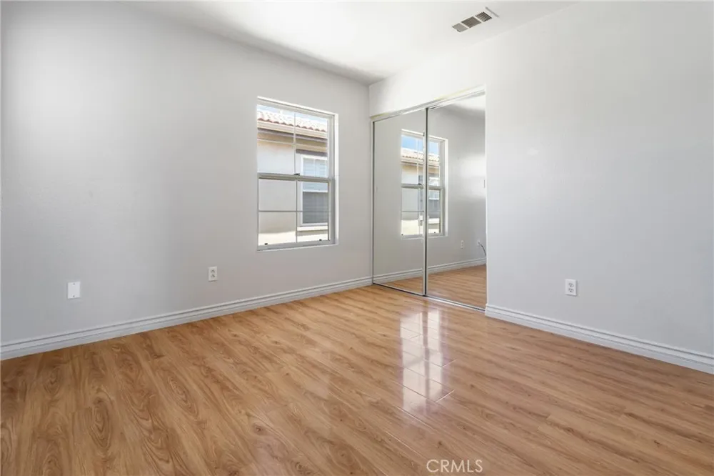 9193 Burnet Avenue North Hills, CA 91343