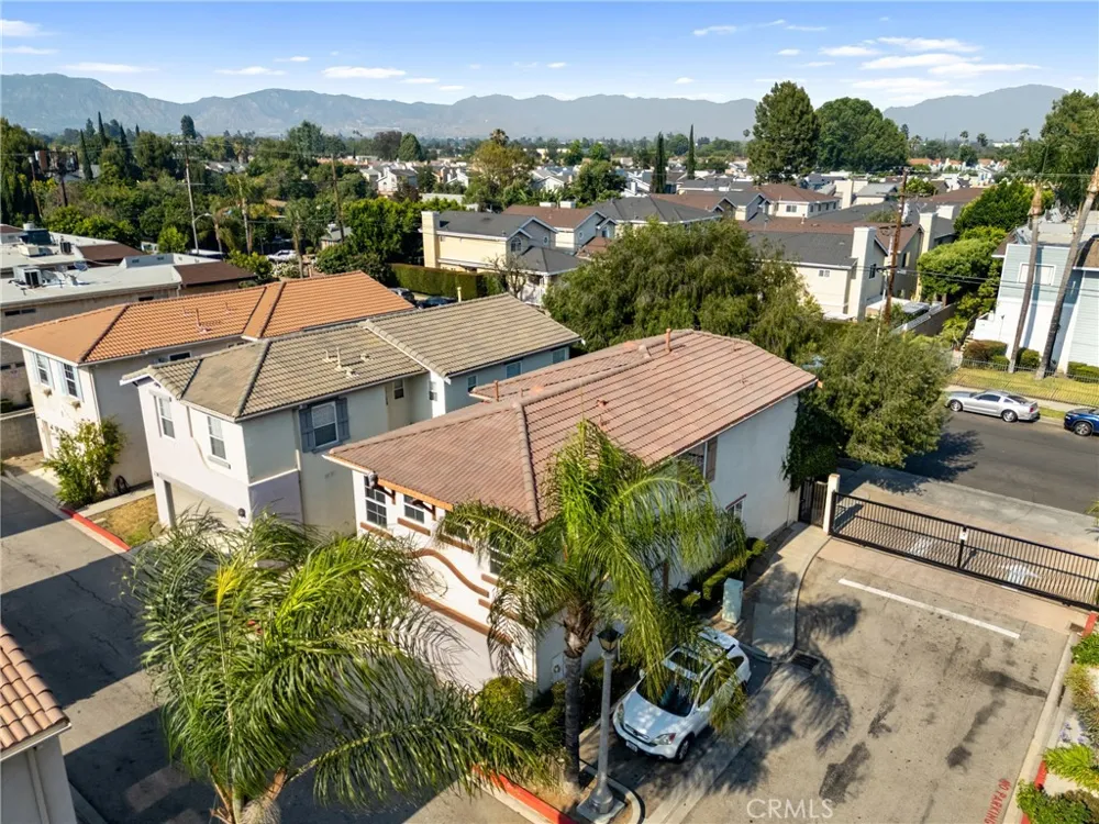 9193 Burnet Avenue North Hills, CA 91343