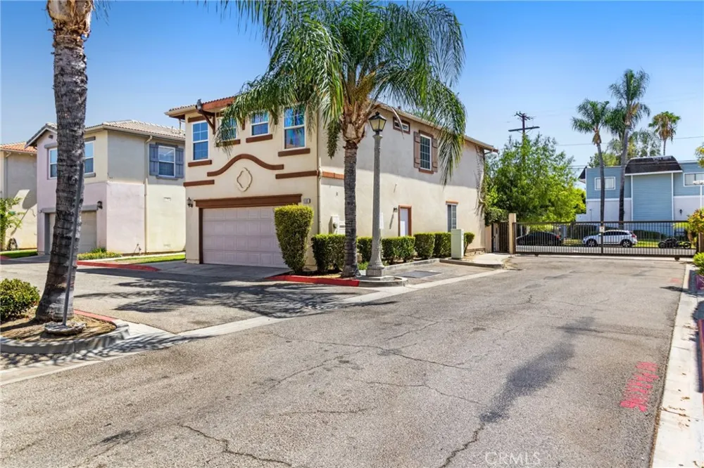 9193 Burnet Avenue North Hills, CA 91343