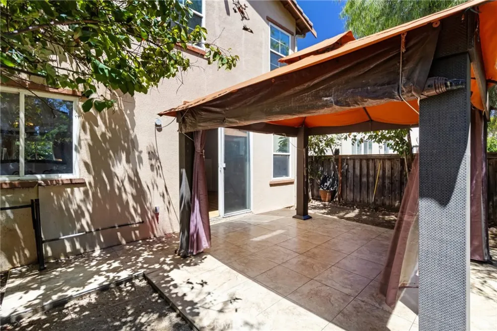 9193 Burnet Avenue North Hills, CA 91343