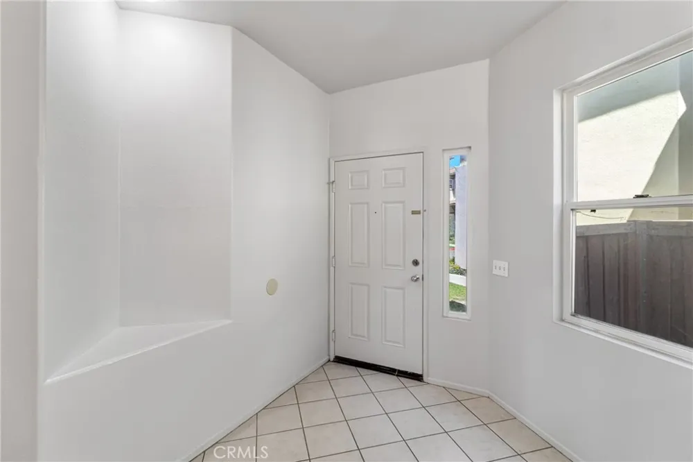 9193 Burnet Avenue North Hills, CA 91343