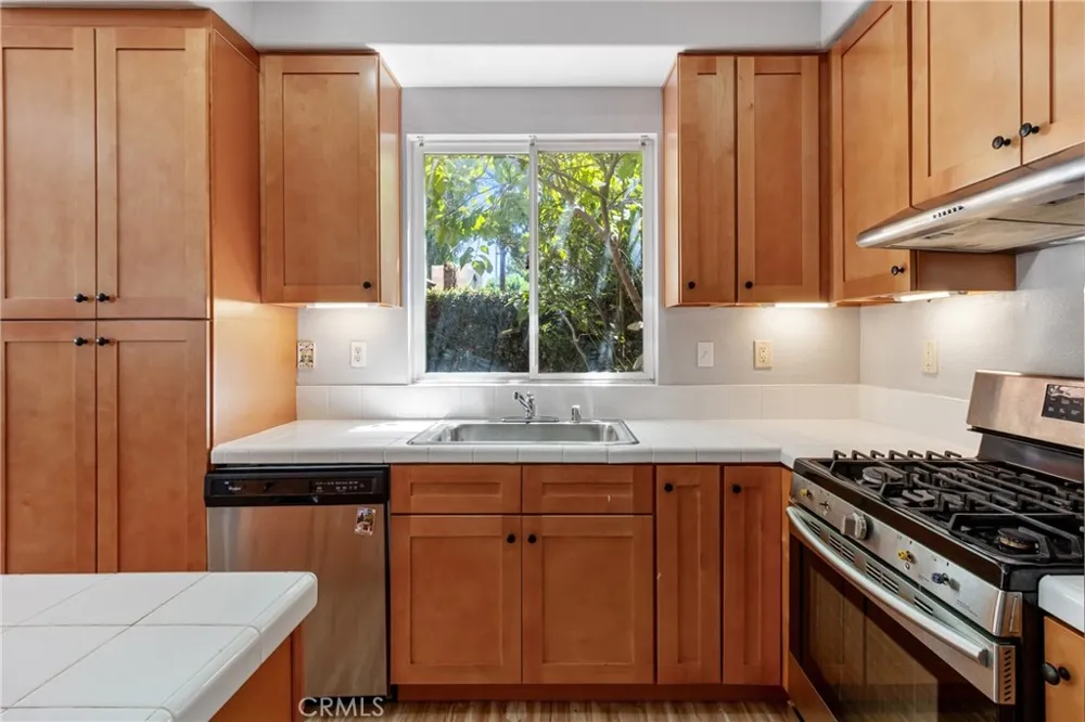 9193 Burnet Avenue North Hills, CA 91343