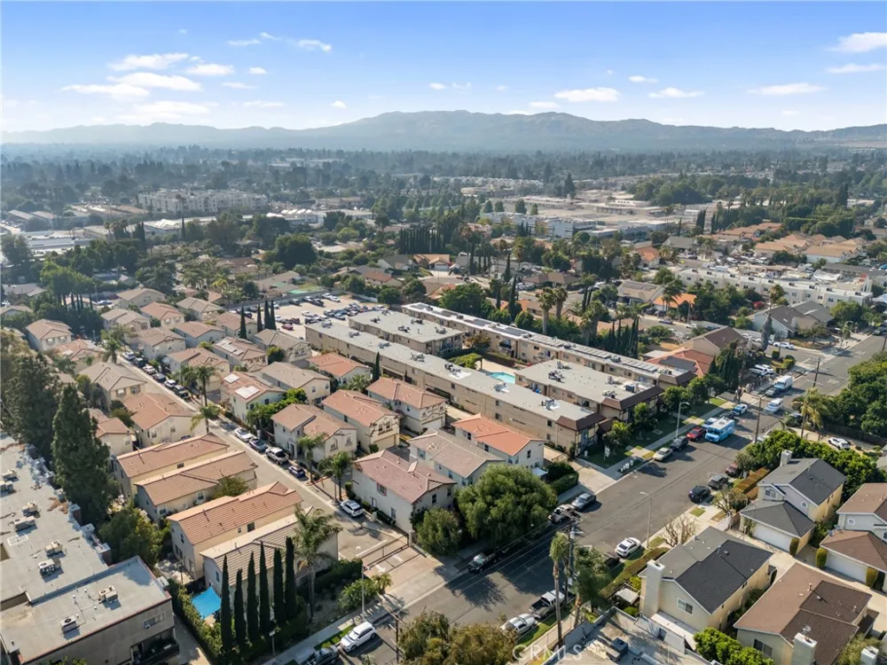 9193 Burnet Avenue North Hills, CA 91343
