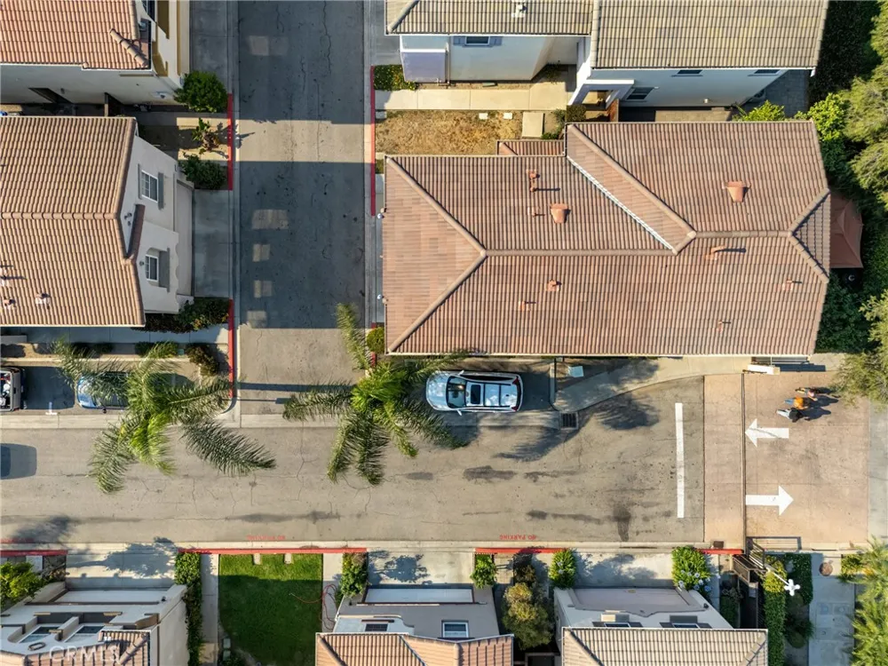 9193 Burnet Avenue North Hills, CA 91343